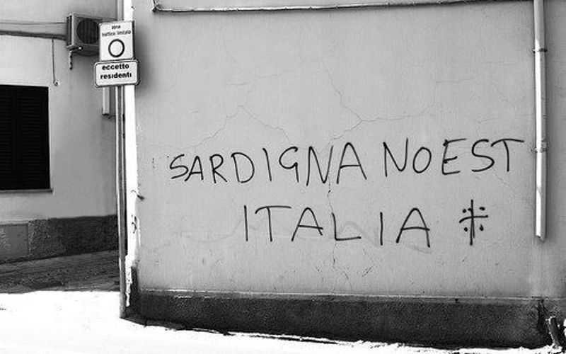 Sardigna no est Italia: aspetti che possono confermare il motto ~ Corbula